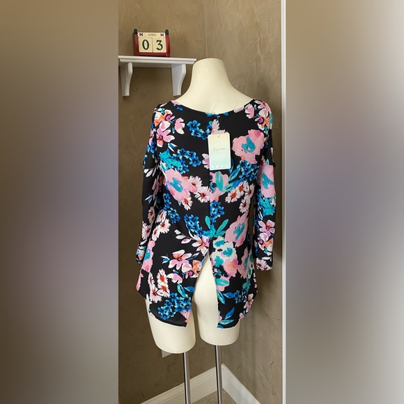 Lily White Nordstrom Tops Beautiful Printed Blouse With Shoulder Cut Outs, XS - Picture 3 of 16